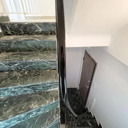 Spacious Penthouse Near Downtown Афины Экстерьер фото