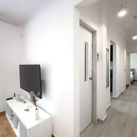 Spacious Penthouse Near Downtown Афины Экстерьер фото