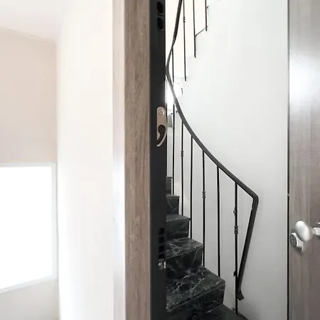 Spacious Penthouse Near Downtown Афины Экстерьер фото