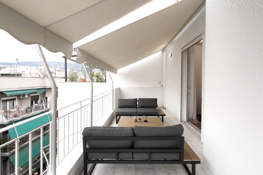 Spacious Penthouse Near Downtown Appartement Athènes