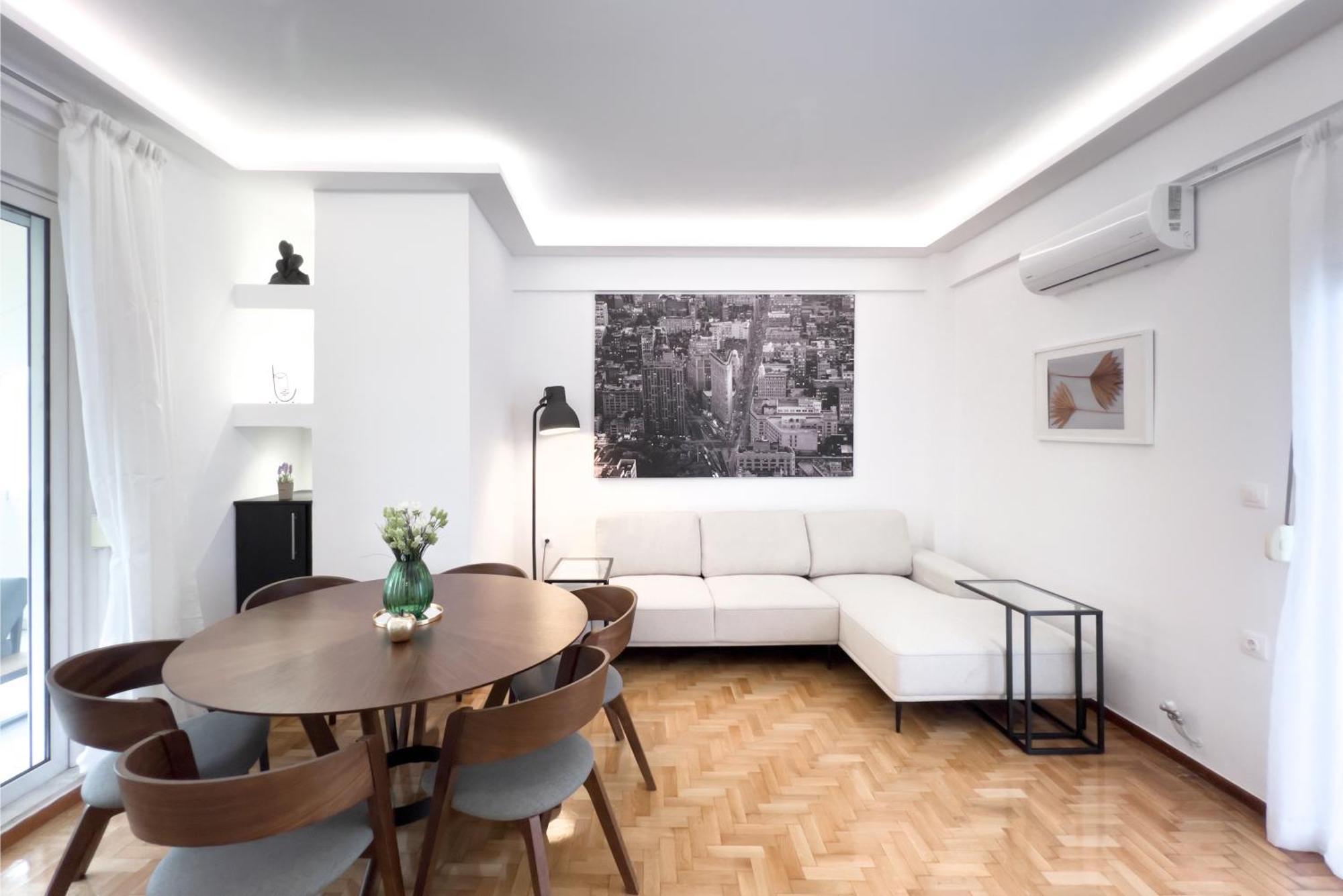 Spacious Penthouse Near Downtown Athens