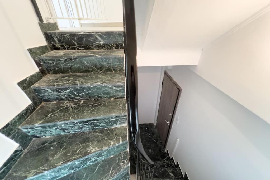 Apartment Spacious Penthouse Near Downtown Athens